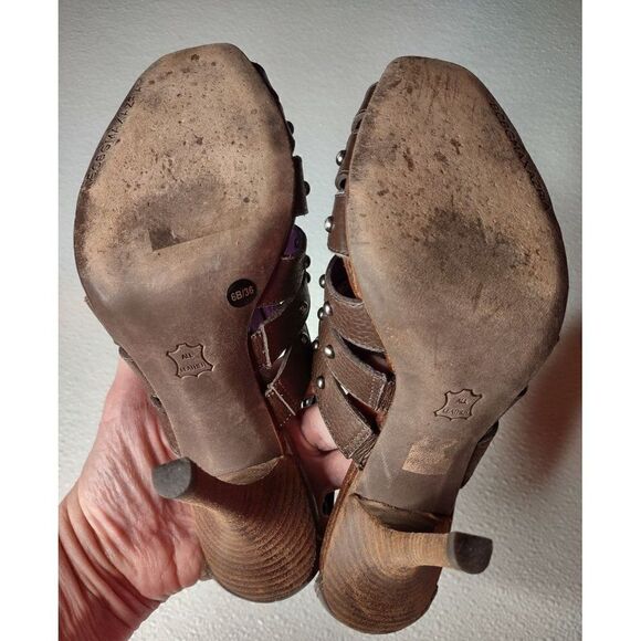 BCBG Brown Leather Studded Zip-front Peep Toe Heels Size 6B - Picture 4 of 15